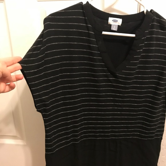 Old navy top. - Picture 2 of 3